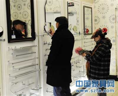  明碼實(shí)價可以為消費(fèi)者節(jié)約比價砍價的時間和精力。             