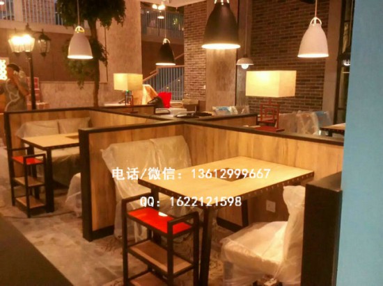火鍋?zhàn)酪? /></div>
<div>深圳品牌餐椅家具廠為您銷售的實(shí)木火鍋?zhàn)兰八写罄硎疱佔(zhàn)溃ＡЩ疱佔(zhàn)?，防火板火鍋?zhàn)溃瑹o煙火鍋?zhàn)?，不銹鋼火鍋?zhàn)溃姶艩t火鍋?zhàn)?，燃?xì)饣疱佔(zhàn)赖然疱佔(zhàn)馈⒒疱伒瓴鸵?、火鍋店沙發(fā)、火鍋燒烤一體桌、火鍋配套產(chǎn)品系列產(chǎn)品，所有實(shí)木火鍋?zhàn)赖膱?bào)價(jià)都是廠家直銷的價(jià)格。</div>
<div> </div>
<div>【備注】：</div>
<div>1、產(chǎn)品外觀以實(shí)物為準(zhǔn)，此圖片僅供參考；</div>
<div>2、顏色尺寸及材質(zhì)可以根據(jù)客戶要求定制。</div></div>
</div>
<div   id=