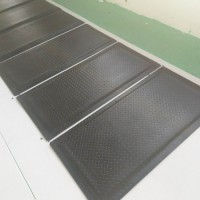 PVC防疲勞腳墊，防靜電抗疲勞地墊的作用，環(huán)保防靜電桌墊